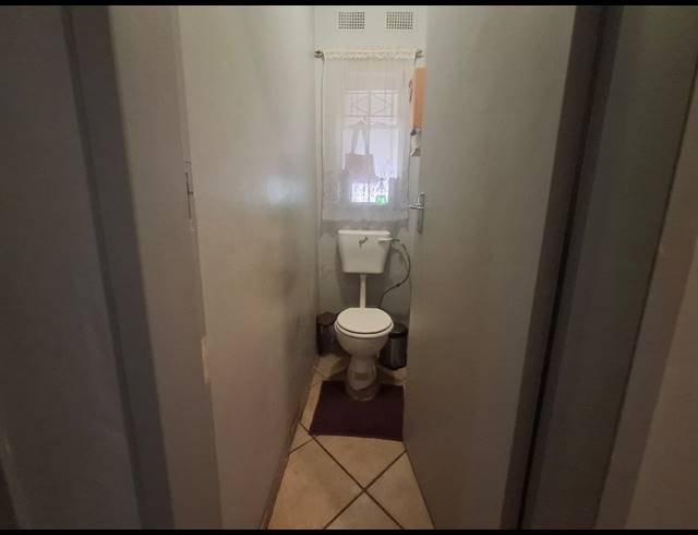 4 BEDROOM HOUSE FOR SALE IN VANDERBIJLPARK CW 5